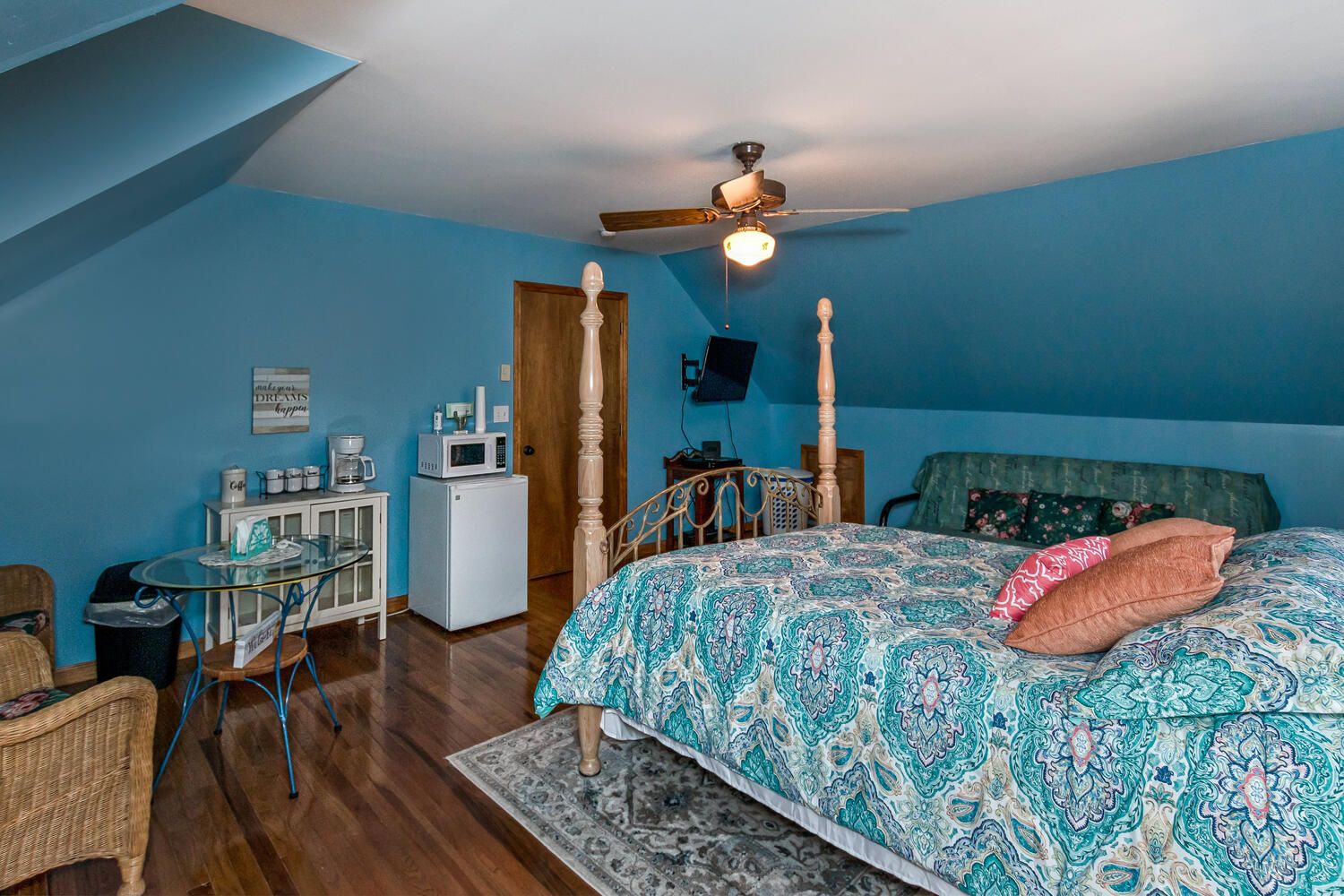 Moonlight Spa and Retreat: 129 Moonlight Dr, Sylva, NC 28779